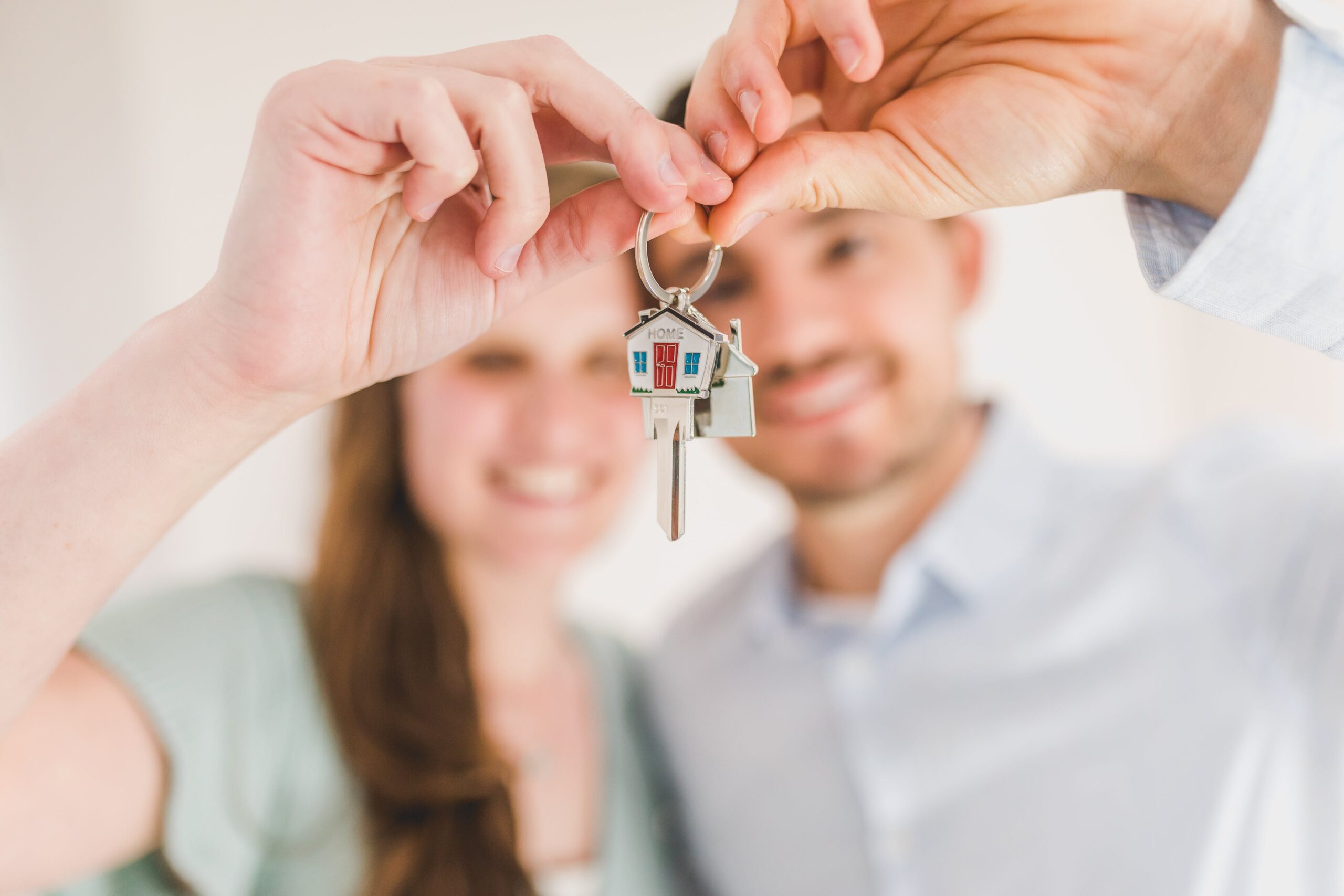 Joie de récupérer la clé de l'achat immobilier Achat immobilier clé